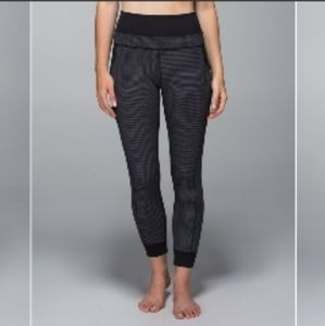 Lululemon en route crop diamond dot 12